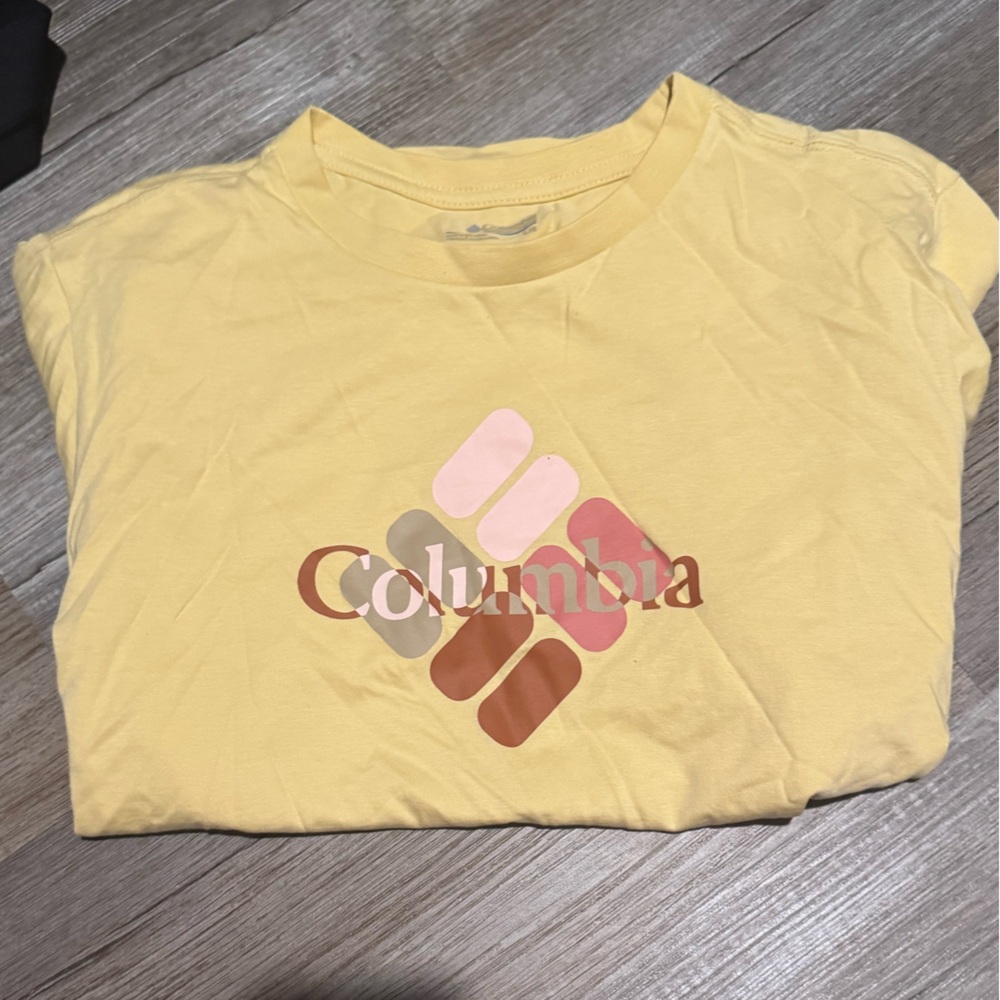 Columbia cropped t-shirts